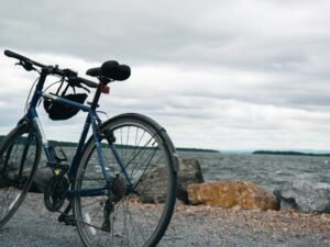 rutas en bicicletas en playa de valencia-bici sola